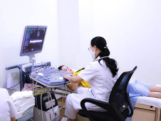 Chi Phí Phá Thai Bằng Thuốc Bao Nhiêu? Tư Vấn Bác Sĩ 3 Thăm-khám-và-siêu-âm-kiểm-tra